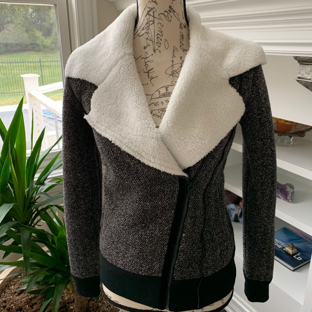 Abercrombie zip up jacket -XS